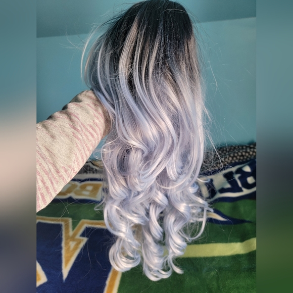 Blue and black wig - Picture 2 of 4